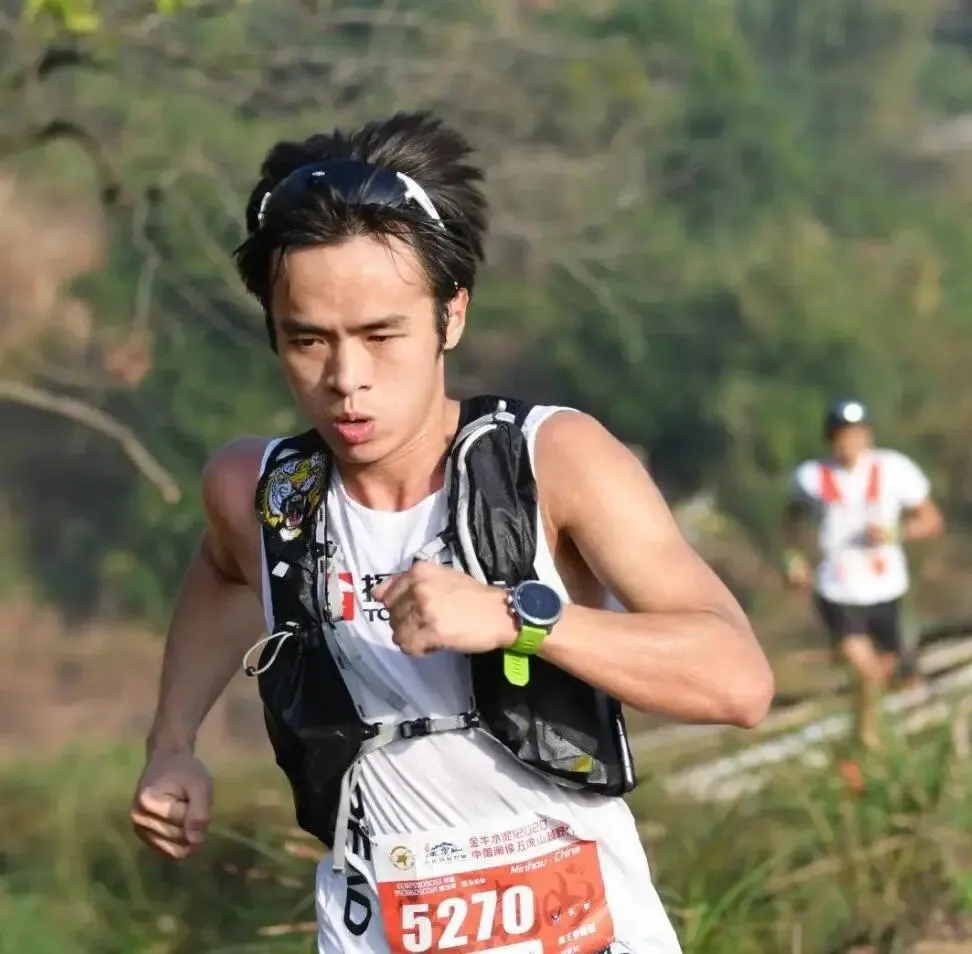 初二退学,送过外卖,他65小时跑完330公里,破世界纪录-第3张图片-四季读书网