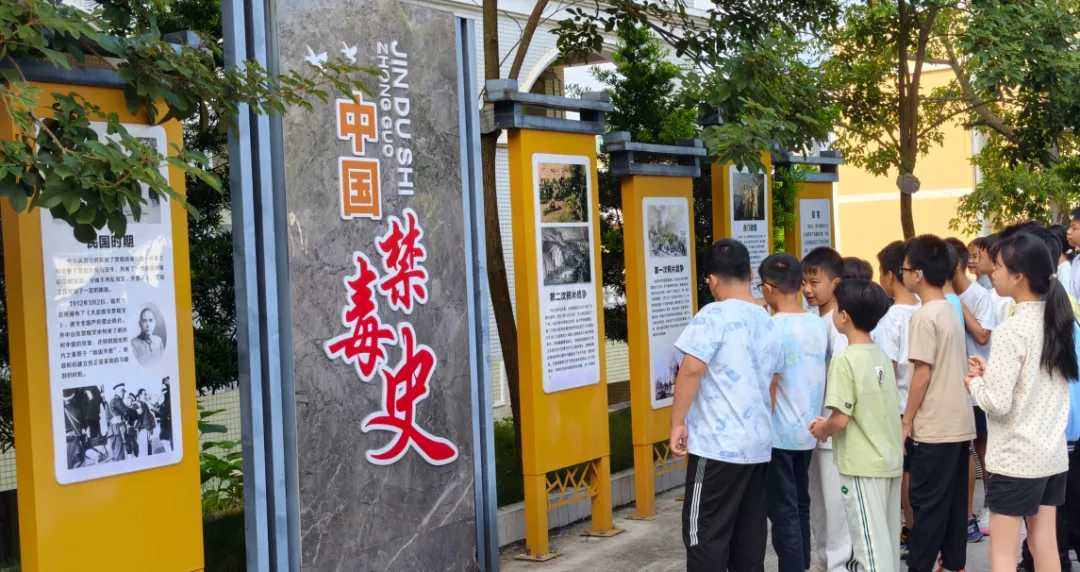 拒毒护青春!容县中学组织初一学生开展禁毒宣传教育活动-第3张图片-四季读书网 拒毒护青春!容县中学组织初一学生开展禁毒宣传教育活动-第3张图片-四季读书网