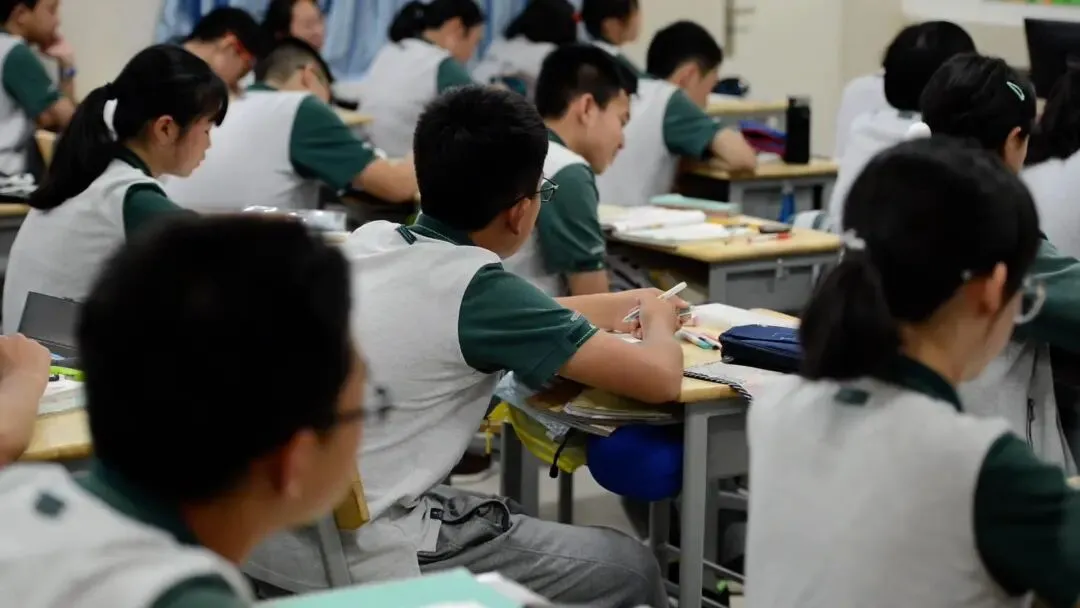 东莞初三家长呼吁允许分层走班教学,教管中心:可在均衡编班下实施“分层教学”-第3张图片-四季读书网