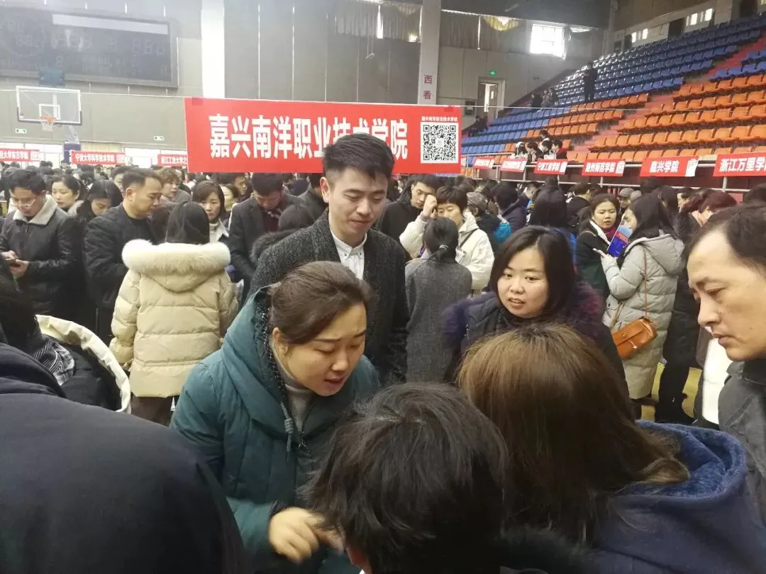 高考 · 帮 | 单场约5000人次,高校招办面对面首场现场咨询会人气爆满!-第6张图片-四季读书网 高考 · 帮 | 单场约5000人次,高校招办面对面首场现场咨询会人气爆满!-第6张图片-四季读书网