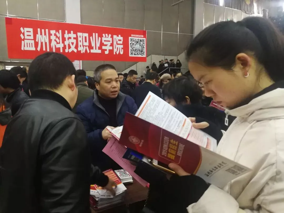 高考 · 帮 | 单场约5000人次,高校招办面对面首场现场咨询会人气爆满!-第7张图片-四季读书网 高考 · 帮 | 单场约5000人次,高校招办面对面首场现场咨询会人气爆满!-第7张图片-四季读书网
