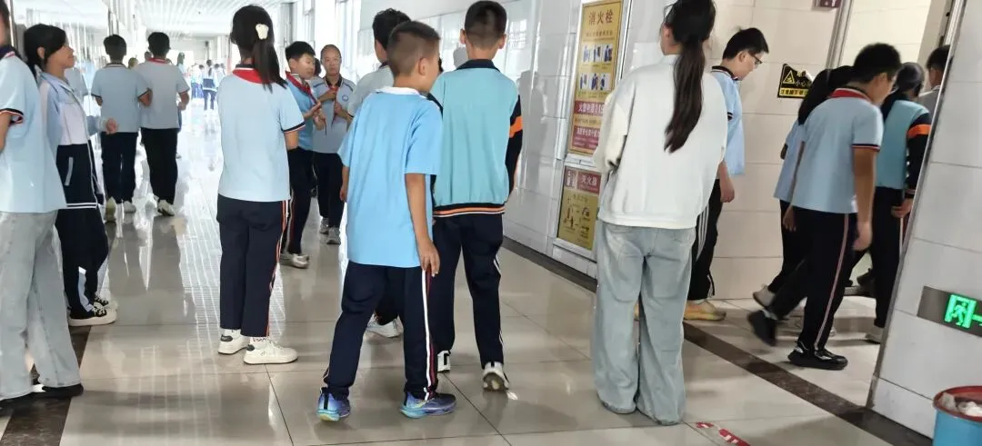 国庆假后,初一班级悄然＂变样＂:守住养成底线,用耐心接住成长-第1张图片-四季读书网