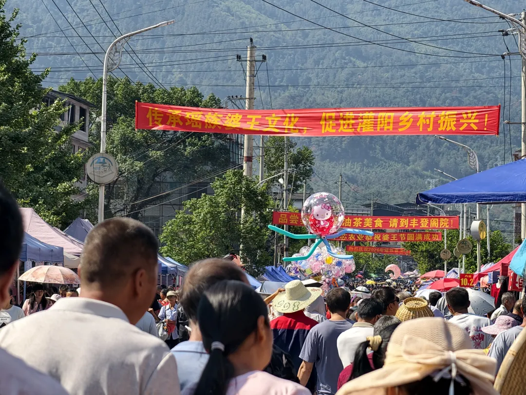 10万人赶九月初一“婆王节”庙会,小编带你直击观音阁热闹场面-第7张图片-四季读书网 10万人赶九月初一“婆王节”庙会,小编带你直击观音阁热闹场面-第7张图片-四季读书网