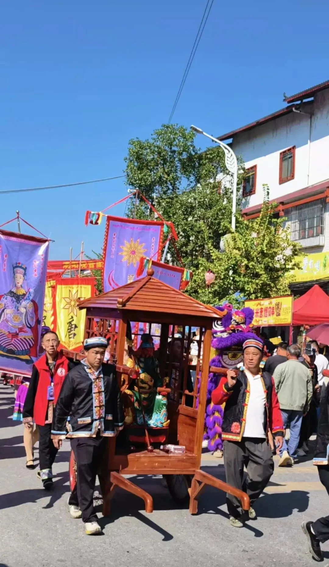10万人赶九月初一“婆王节”庙会,小编带你直击观音阁热闹场面-第9张图片-四季读书网 10万人赶九月初一“婆王节”庙会,小编带你直击观音阁热闹场面-第9张图片-四季读书网