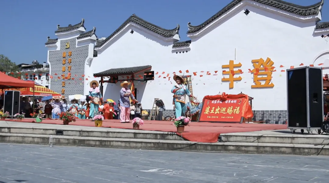 10万人赶九月初一“婆王节”庙会,小编带你直击观音阁热闹场面-第11张图片-四季读书网 10万人赶九月初一“婆王节”庙会,小编带你直击观音阁热闹场面-第11张图片-四季读书网