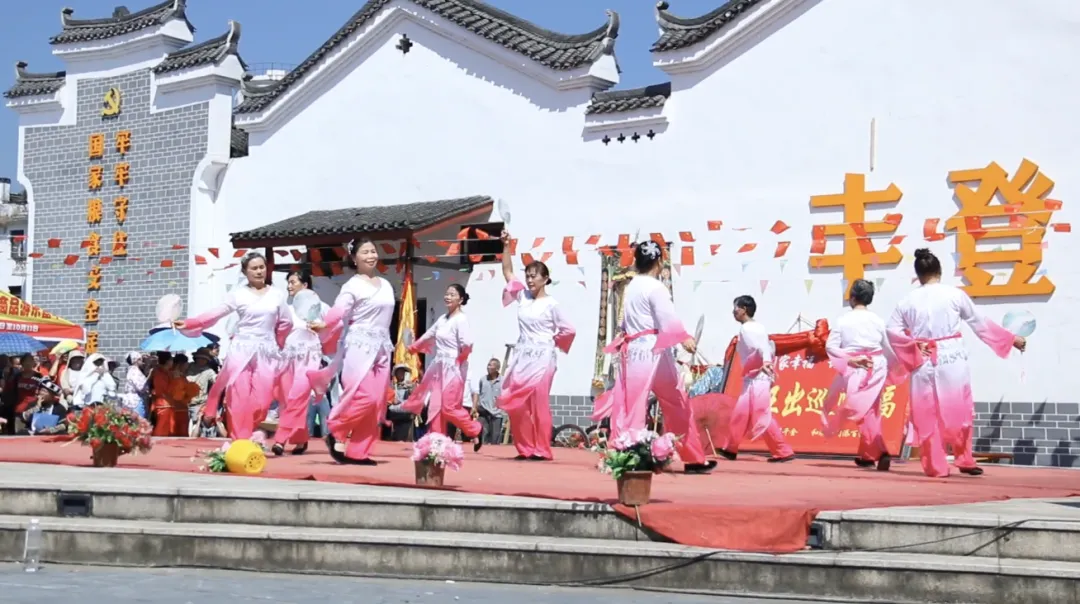 10万人赶九月初一“婆王节”庙会,小编带你直击观音阁热闹场面-第12张图片-四季读书网 10万人赶九月初一“婆王节”庙会,小编带你直击观音阁热闹场面-第12张图片-四季读书网