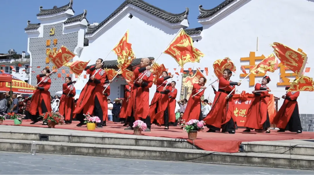 10万人赶九月初一“婆王节”庙会,小编带你直击观音阁热闹场面-第13张图片-四季读书网 10万人赶九月初一“婆王节”庙会,小编带你直击观音阁热闹场面-第13张图片-四季读书网