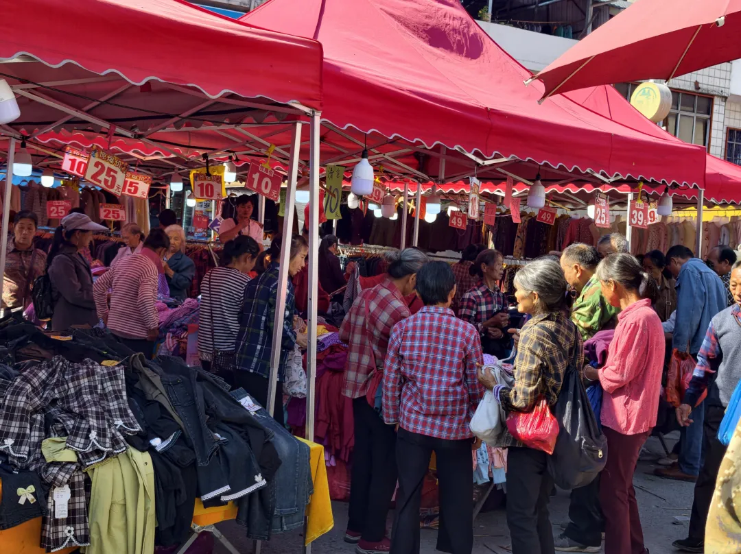 10万人赶九月初一“婆王节”庙会,小编带你直击观音阁热闹场面-第16张图片-四季读书网 10万人赶九月初一“婆王节”庙会,小编带你直击观音阁热闹场面-第16张图片-四季读书网