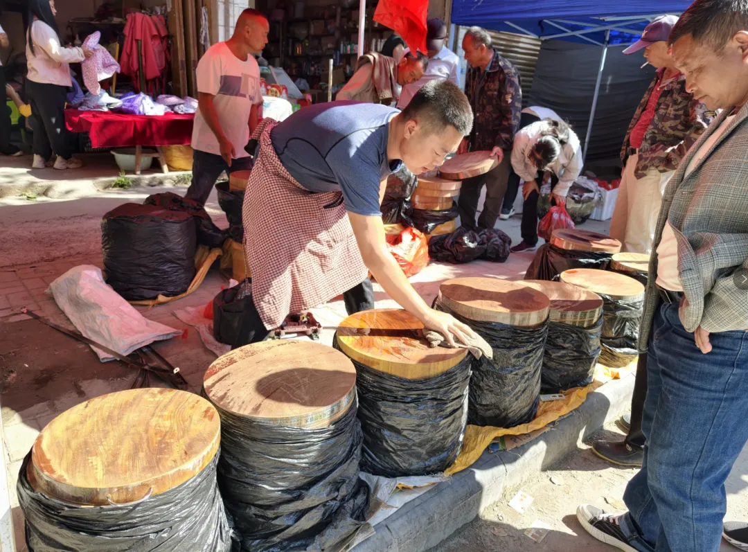 10万人赶九月初一“婆王节”庙会,小编带你直击观音阁热闹场面-第17张图片-四季读书网 10万人赶九月初一“婆王节”庙会,小编带你直击观音阁热闹场面-第17张图片-四季读书网