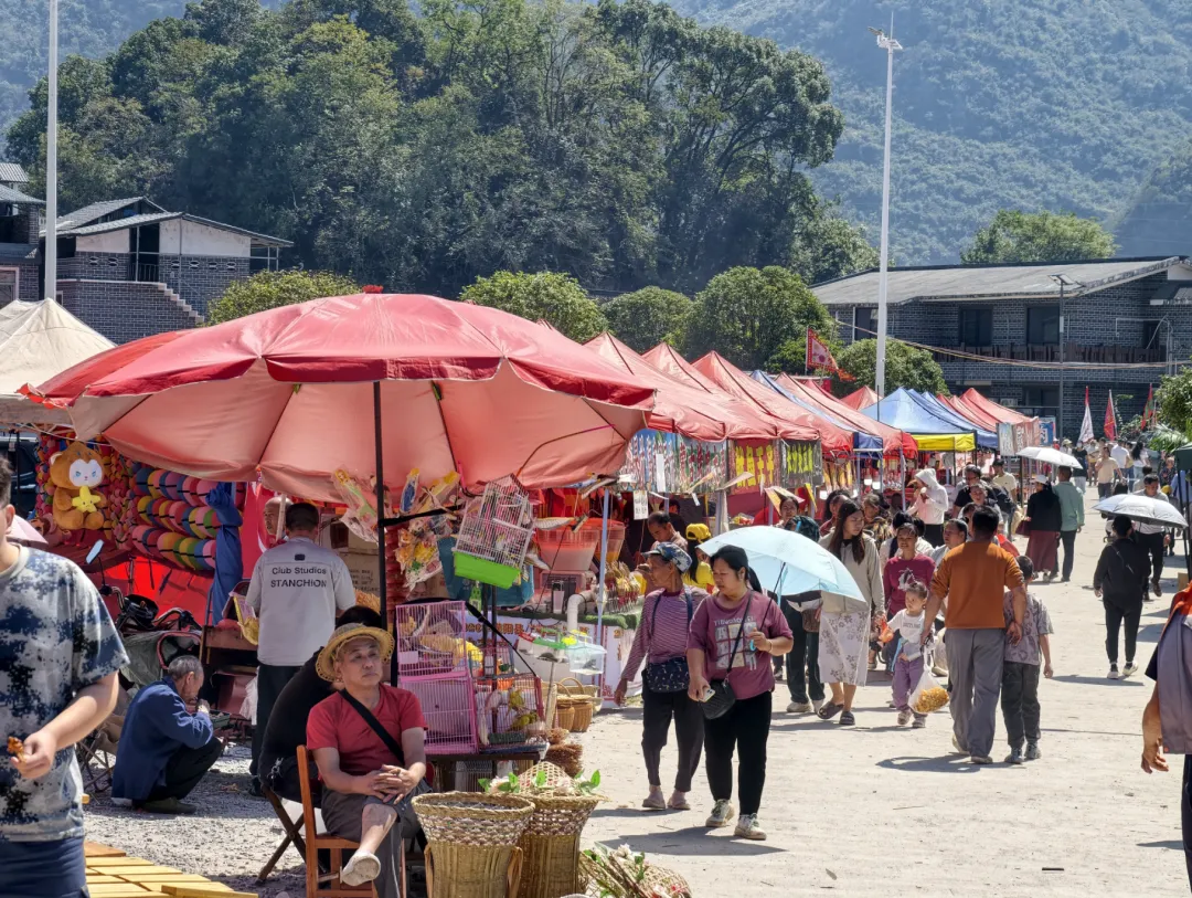 10万人赶九月初一“婆王节”庙会,小编带你直击观音阁热闹场面-第26张图片-四季读书网 10万人赶九月初一“婆王节”庙会,小编带你直击观音阁热闹场面-第26张图片-四季读书网