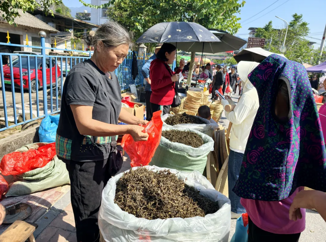 10万人赶九月初一“婆王节”庙会,小编带你直击观音阁热闹场面-第39张图片-四季读书网 10万人赶九月初一“婆王节”庙会,小编带你直击观音阁热闹场面-第39张图片-四季读书网