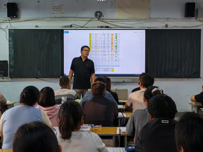 同心筑梦备高考 家校携手向未来 | 郑州市上街实验高级中学召开高三年级家长会-第14张图片-四季读书网