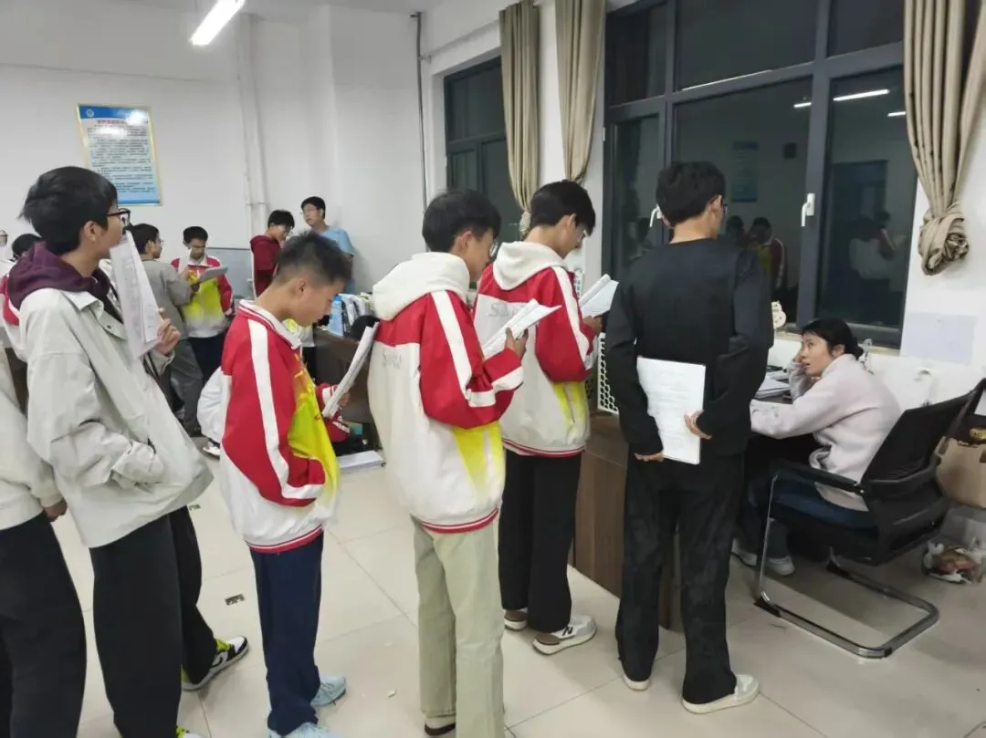 暖心评语助成长——成功中考一校化学老师激励暖人心-第15张图片-四季读书网 暖心评语助成长——成功中考一校化学老师激励暖人心-第15张图片-四季读书网