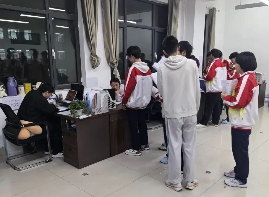 暖心评语助成长——成功中考一校化学老师激励暖人心-第18张图片-四季读书网 暖心评语助成长——成功中考一校化学老师激励暖人心-第18张图片-四季读书网