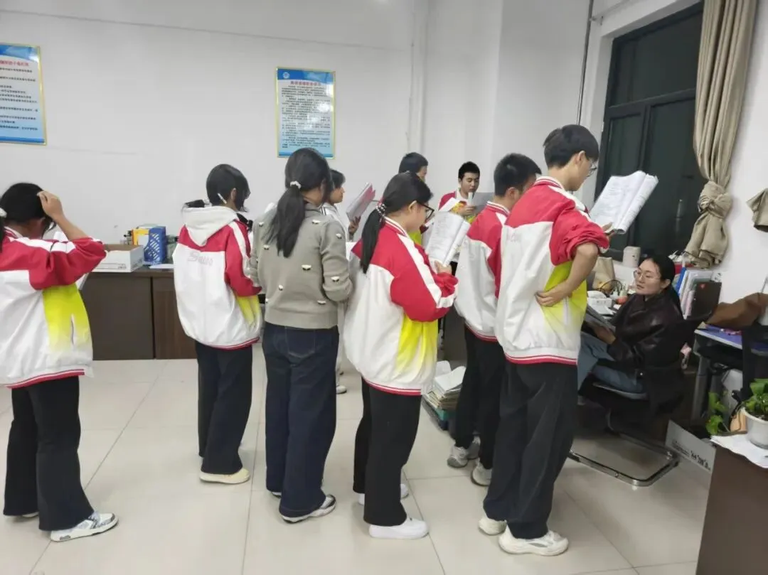 暖心评语助成长——成功中考一校化学老师激励暖人心-第20张图片-四季读书网 暖心评语助成长——成功中考一校化学老师激励暖人心-第20张图片-四季读书网