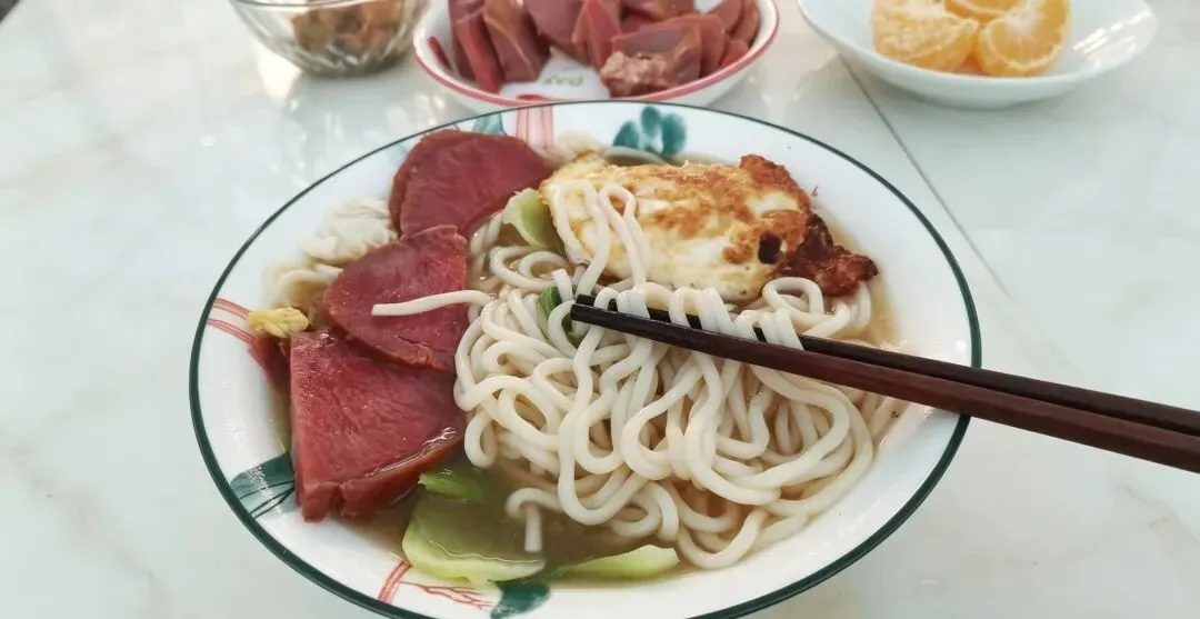 初三第一次月考还没结束,我先在一碗牛肉面上翻车了-第1张图片-四季读书网