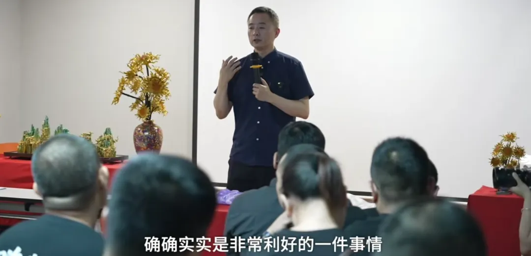 高考现场爆火的“迈巴赫少爷”,现状出人意料!-第13张图片-四季读书网