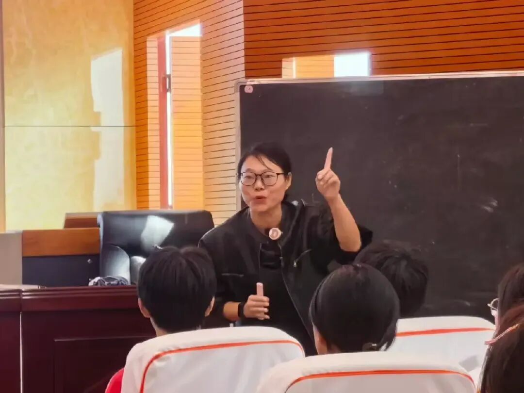 同台竞技展风采 以赛促研备中考|沿河自治县2026年初三语文优质课评选观摩活动圆满举行-第9张图片-四季读书网 同台竞技展风采 以赛促研备中考|沿河自治县2026年初三语文优质课评选观摩活动圆满举行-第9张图片-四季读书网