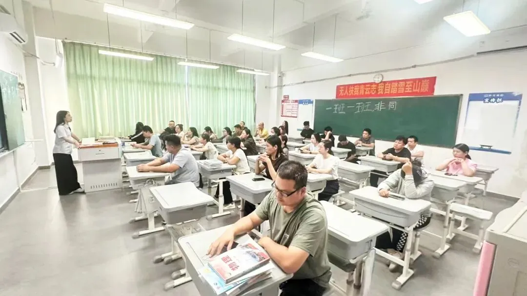 【韩文动态】家校同频,护航初三,聚力备战2027中考 ——韩文实验学校九年级家长会顺利举行-第43张图片-四季读书网 【韩文动态】家校同频,护航初三,聚力备战2027中考 ——韩文实验学校九年级家长会顺利举行-第43张图片-四季读书网