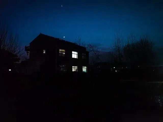 今儿个是农历九月初一.要不是早上翻日历看见那个小小的“朔”字,我差点就当成普通一天过了.-第2张图片-四季读书网 今儿个是农历九月初一.要不是早上翻日历看见那个小小的“朔”字,我差点就当成普通一天过了.-第2张图片-四季读书网