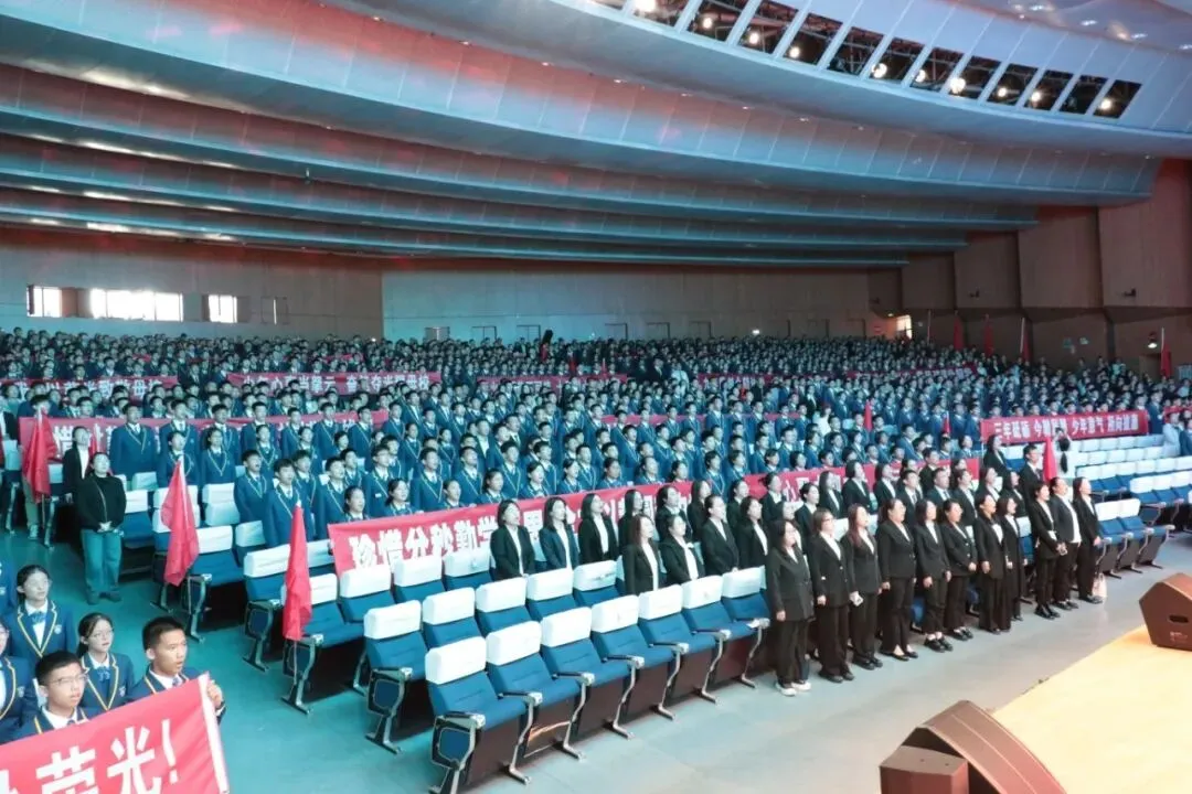 凤山学校初中部举行2027年中考动员大会-第4张图片-四季读书网 凤山学校初中部举行2027年中考动员大会-第4张图片-四季读书网