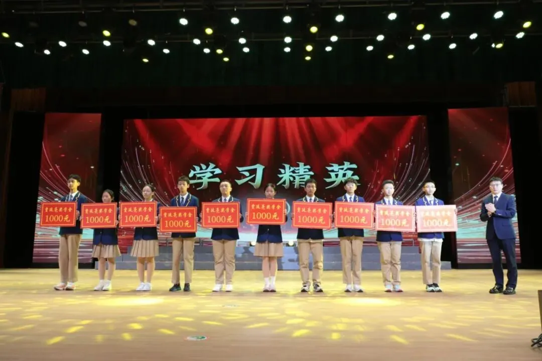凤山学校初中部举行2027年中考动员大会-第9张图片-四季读书网 凤山学校初中部举行2027年中考动员大会-第9张图片-四季读书网