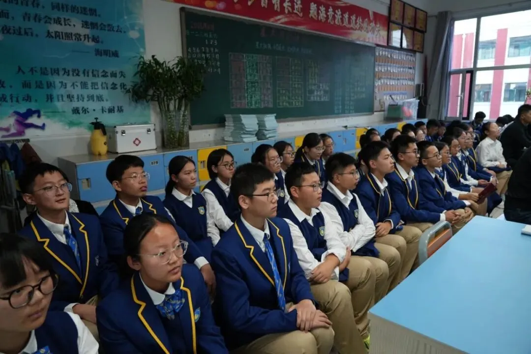 凤山学校初中部举行2027年中考动员大会-第78张图片-四季读书网 凤山学校初中部举行2027年中考动员大会-第78张图片-四季读书网