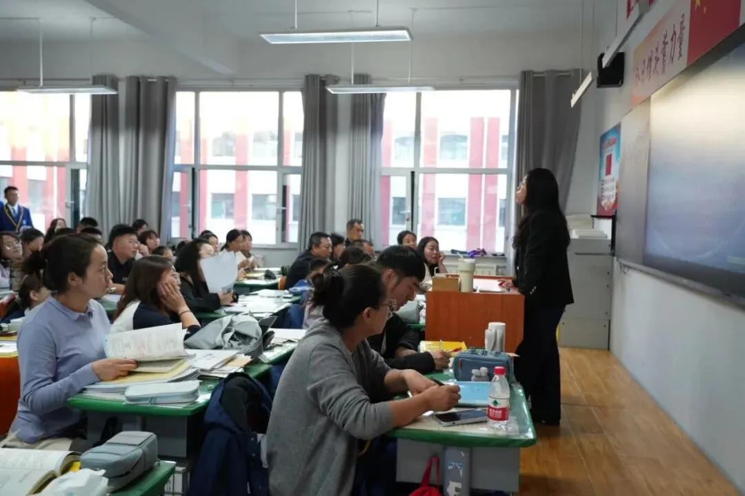 凤山学校初中部举行2027年中考动员大会-第79张图片-四季读书网 凤山学校初中部举行2027年中考动员大会-第79张图片-四季读书网