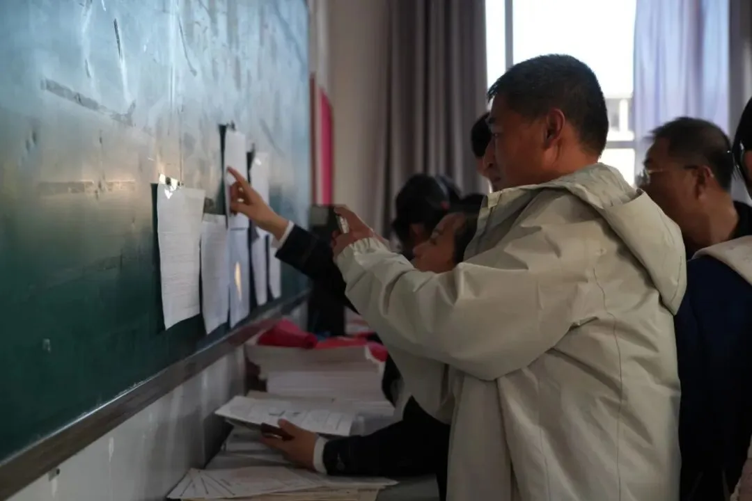 凤山学校初中部举行2027年中考动员大会-第83张图片-四季读书网 凤山学校初中部举行2027年中考动员大会-第83张图片-四季读书网