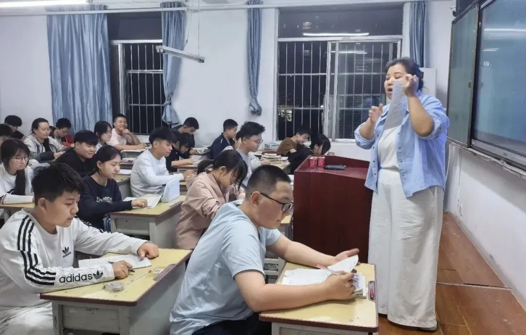 以评促教,以生为镜!高考部、中考部民主评教顺利开展-第2张图片-四季读书网 以评促教,以生为镜!高考部、中考部民主评教顺利开展-第2张图片-四季读书网