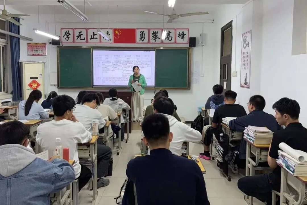 以评促教,以生为镜!高考部、中考部民主评教顺利开展-第3张图片-四季读书网 以评促教,以生为镜!高考部、中考部民主评教顺利开展-第3张图片-四季读书网