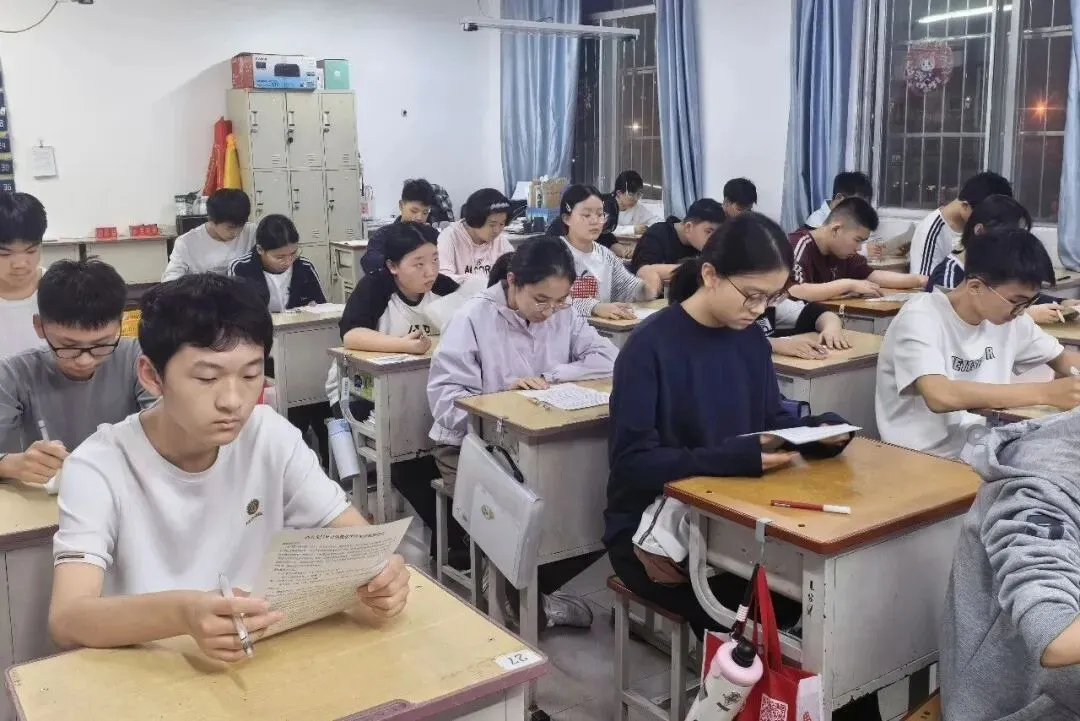 以评促教,以生为镜!高考部、中考部民主评教顺利开展-第6张图片-四季读书网 以评促教,以生为镜!高考部、中考部民主评教顺利开展-第6张图片-四季读书网