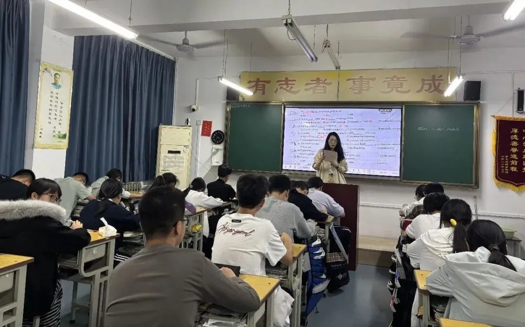 以评促教,以生为镜!高考部、中考部民主评教顺利开展-第10张图片-四季读书网 以评促教,以生为镜!高考部、中考部民主评教顺利开展-第10张图片-四季读书网