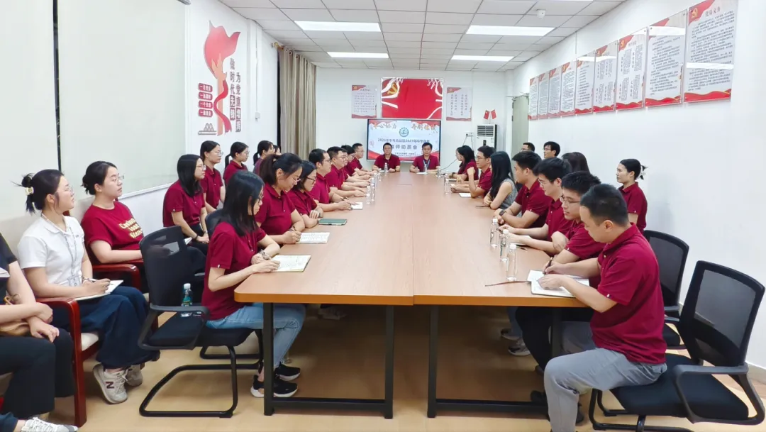 誓言铮铮担使命,同心蓄力战中考——翡翠山湖学校开展2027年备考教师动员会-第2张图片-四季读书网