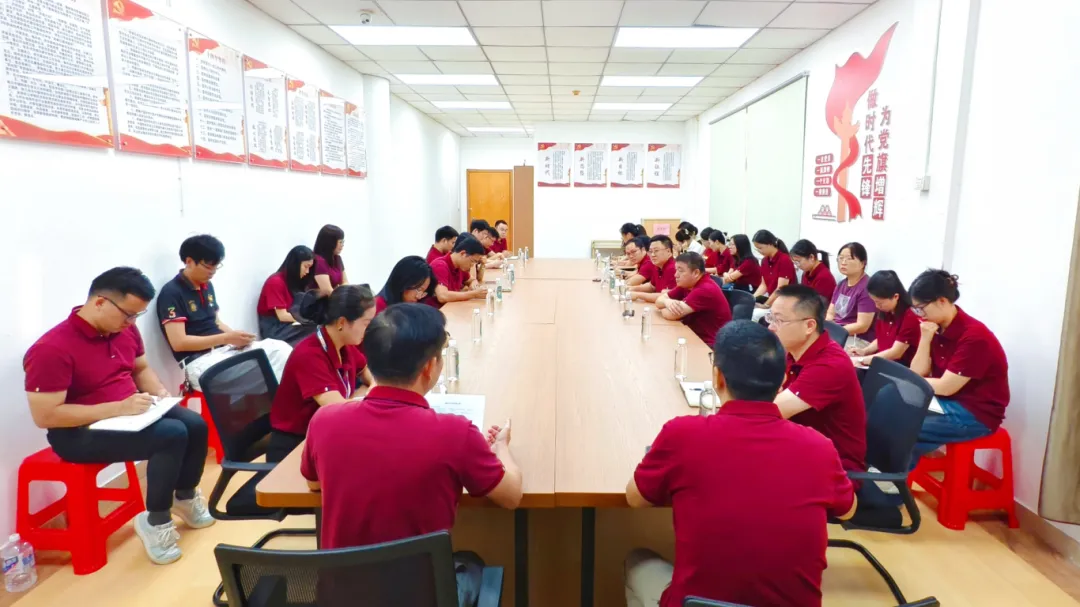 誓言铮铮担使命,同心蓄力战中考——翡翠山湖学校开展2027年备考教师动员会-第3张图片-四季读书网