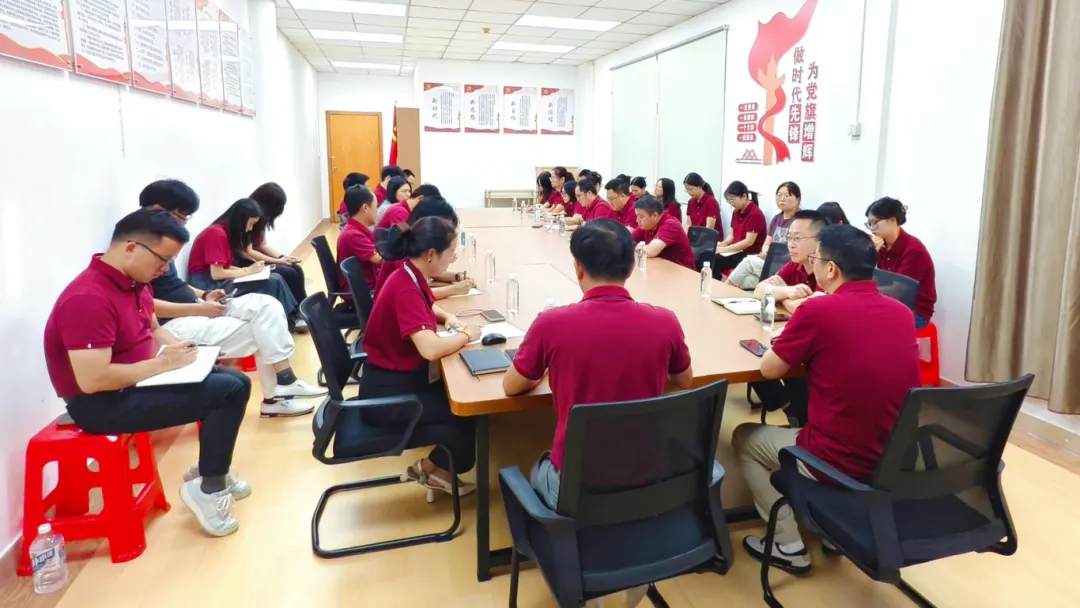誓言铮铮担使命,同心蓄力战中考——翡翠山湖学校开展2027年备考教师动员会-第7张图片-四季读书网