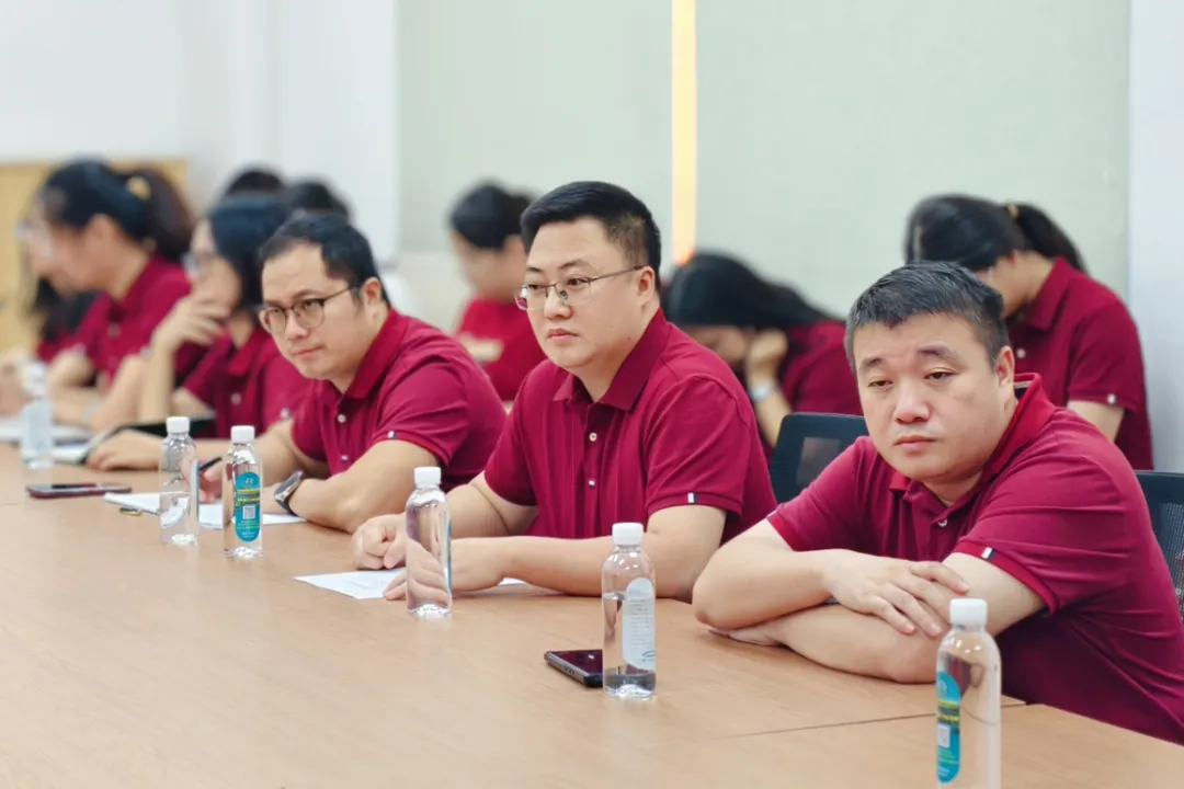 誓言铮铮担使命,同心蓄力战中考——翡翠山湖学校开展2027年备考教师动员会-第14张图片-四季读书网