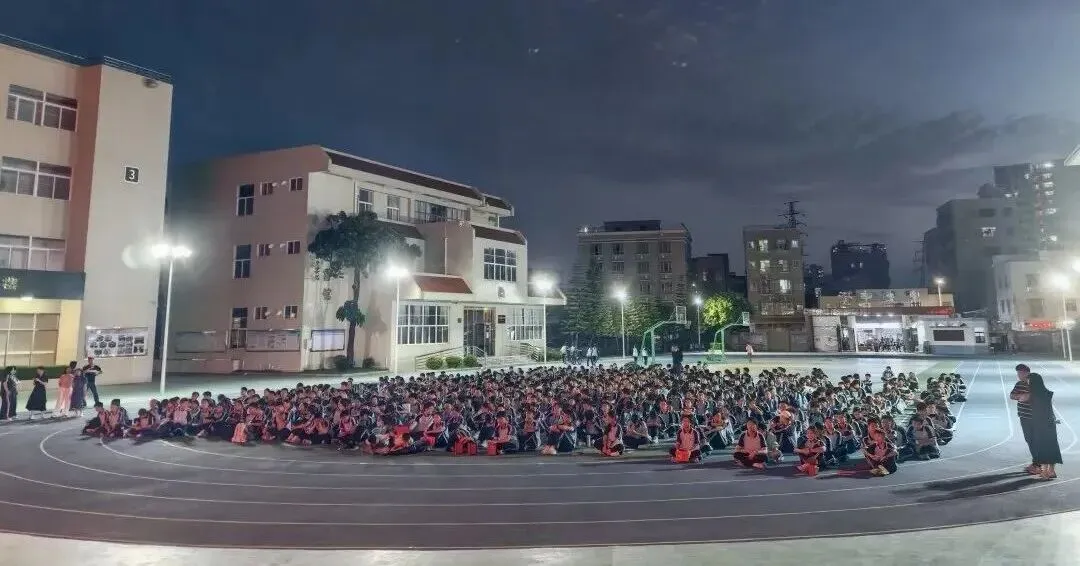 追风逐光,蓄力中考丨我校九年级第一次核心素养调查表扬大会圆满召开-第28张图片-四季读书网 追风逐光,蓄力中考丨我校九年级第一次核心素养调查表扬大会圆满召开-第28张图片-四季读书网