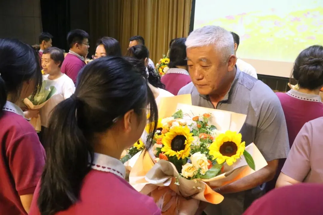 以热爱,共赴前程 | 2024届初三毕业典礼暨中考壮行仪式-第24张图片-四季读书网