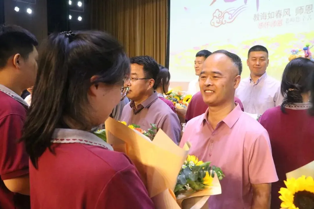 以热爱,共赴前程 | 2024届初三毕业典礼暨中考壮行仪式-第25张图片-四季读书网
