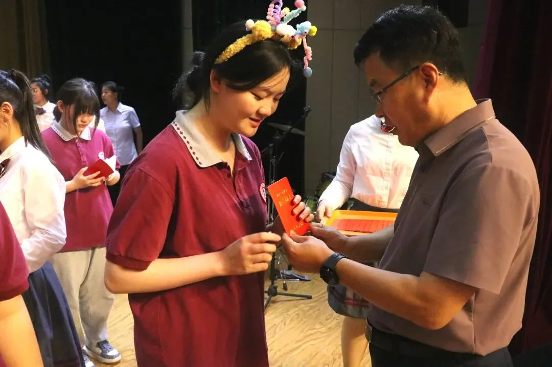 以热爱,共赴前程 | 2024届初三毕业典礼暨中考壮行仪式-第30张图片-四季读书网