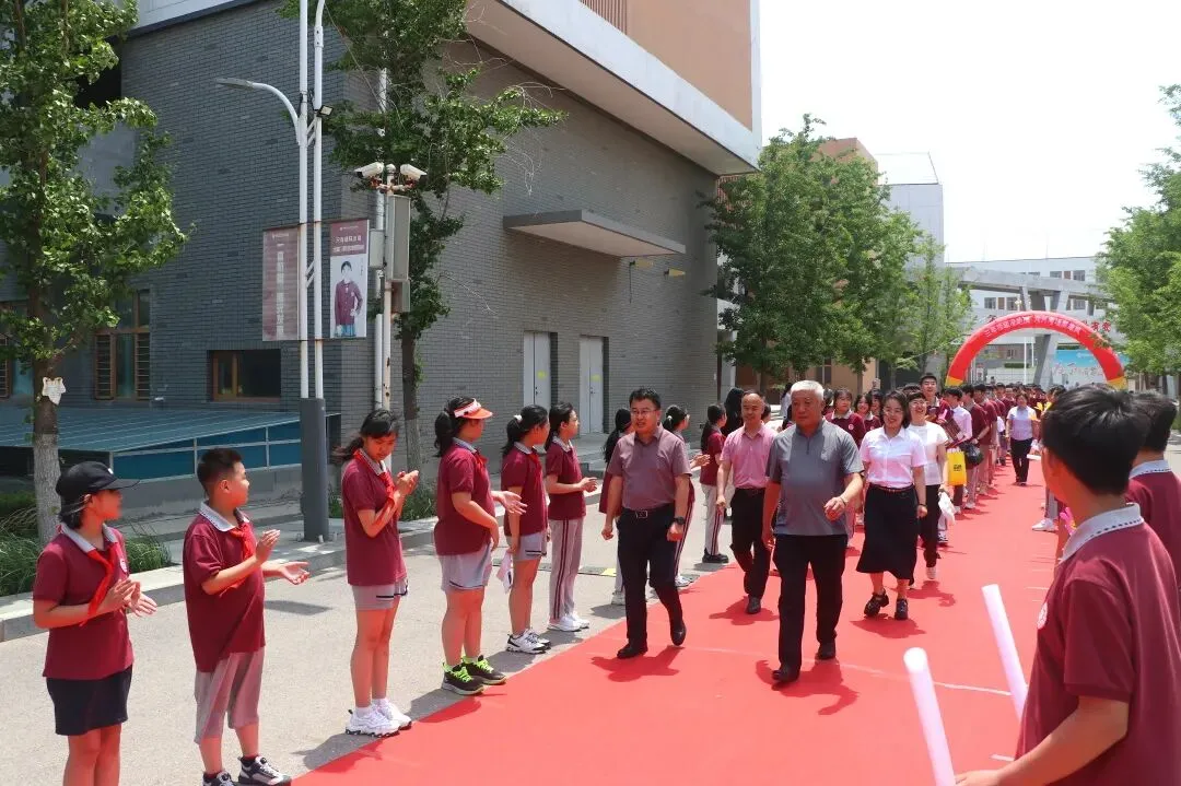 以热爱,共赴前程 | 2024届初三毕业典礼暨中考壮行仪式-第36张图片-四季读书网