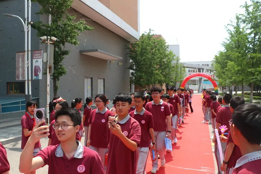 以热爱,共赴前程 | 2024届初三毕业典礼暨中考壮行仪式-第39张图片-四季读书网