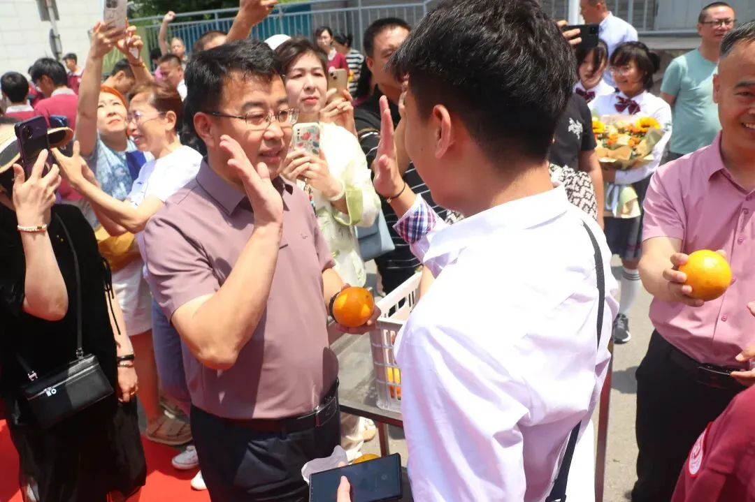 以热爱,共赴前程 | 2024届初三毕业典礼暨中考壮行仪式-第42张图片-四季读书网