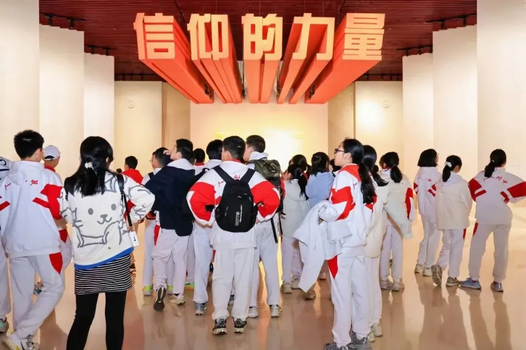 六朝古韵南京行 科技怀铸家国安 | 初二年级南京研学课程-第23张图片-四季读书网 六朝古韵南京行 科技怀铸家国安 | 初二年级南京研学课程-第23张图片-四季读书网