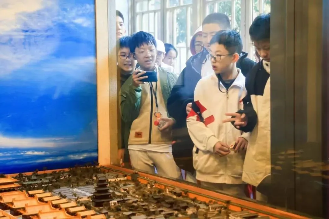 六朝古韵南京行 科技怀铸家国安 | 初二年级南京研学课程-第27张图片-四季读书网 六朝古韵南京行 科技怀铸家国安 | 初二年级南京研学课程-第27张图片-四季读书网