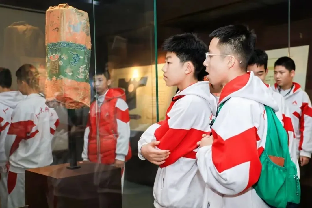六朝古韵南京行 科技怀铸家国安 | 初二年级南京研学课程-第34张图片-四季读书网 六朝古韵南京行 科技怀铸家国安 | 初二年级南京研学课程-第34张图片-四季读书网