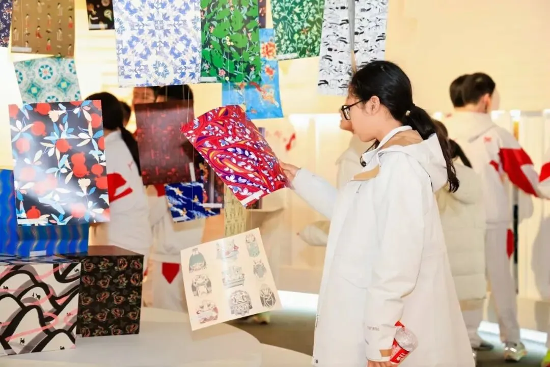 六朝古韵南京行 科技怀铸家国安 | 初二年级南京研学课程-第35张图片-四季读书网 六朝古韵南京行 科技怀铸家国安 | 初二年级南京研学课程-第35张图片-四季读书网