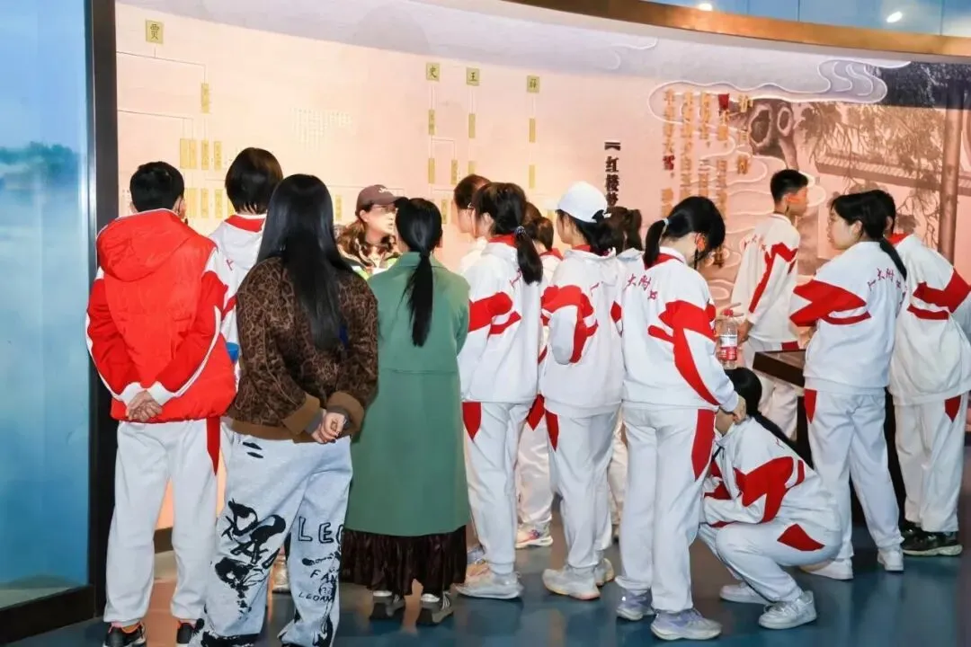 六朝古韵南京行 科技怀铸家国安 | 初二年级南京研学课程-第36张图片-四季读书网 六朝古韵南京行 科技怀铸家国安 | 初二年级南京研学课程-第36张图片-四季读书网