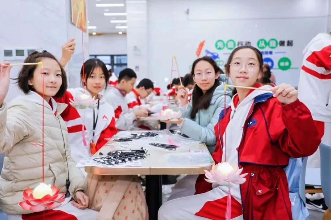 六朝古韵南京行 科技怀铸家国安 | 初二年级南京研学课程-第41张图片-四季读书网 六朝古韵南京行 科技怀铸家国安 | 初二年级南京研学课程-第41张图片-四季读书网